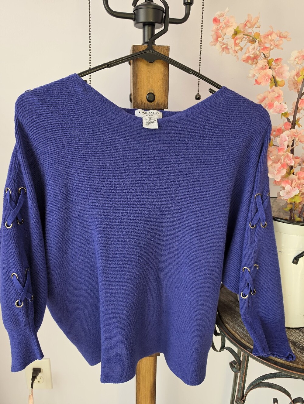 #2663, Carmen Marc Valvo royal blue lace-up sleeve sweater 2x great condition.